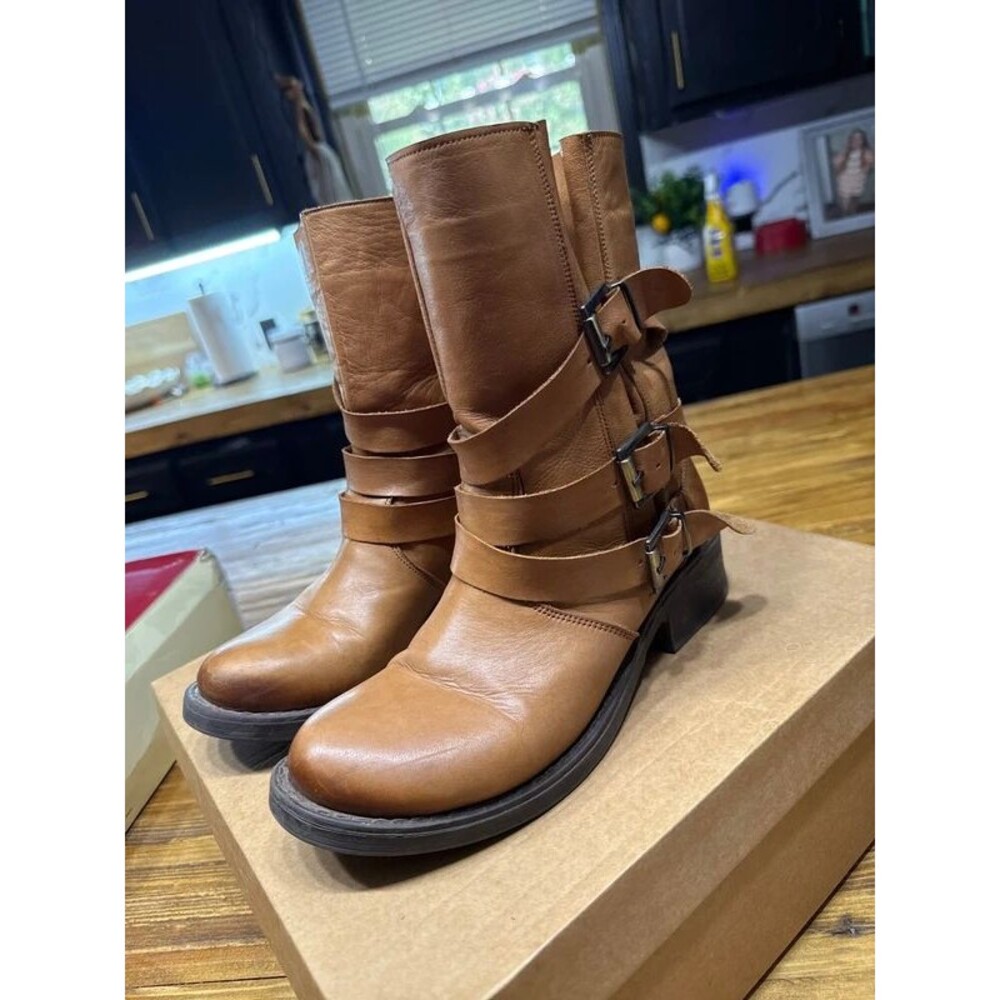 Boots - Picture 2 of 6